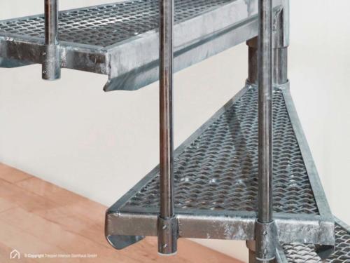 Außentreppe K2 mit Streckgitterstufen