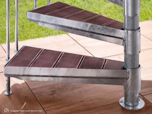 Außentreppe K2 mit profilierten WPC-Stufen