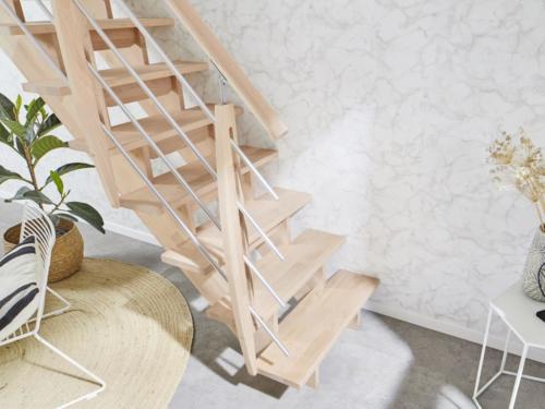 Holztreppe Intercon Nizza | gerader Verlauf | mit Holz/ Metallgeländer