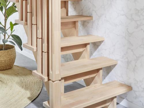 Holztreppe Intercon Nizza | gerader Verlauf | mit Holzsäulengeländer