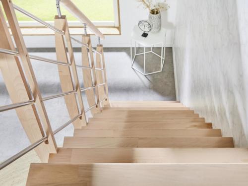 Holztreppe Intercon Nizza | gerader Verlauf | mit Holz/ Metallgeländer
