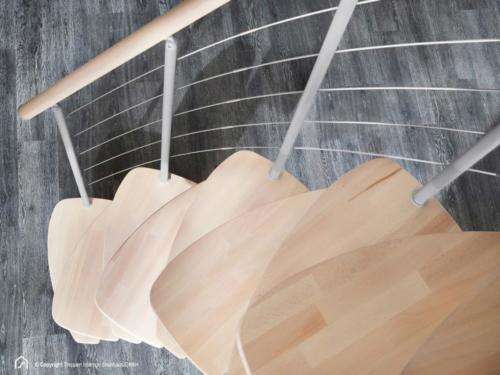 Raumspartreppe Euro Step | Metallfarbe Italo-Silber | Stufendesign Buche natur