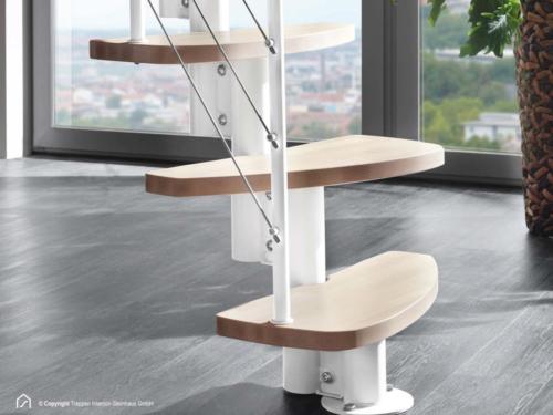 Raumspartreppe Euro Step | Metallfarbe Polar-Weiß | Stufendesign Buche natur