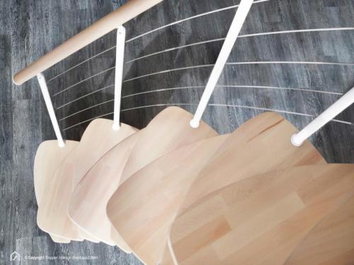 Raumspartreppe Euro Step | Metallfarbe Polar-Weiß | Stufendesign Buche natur