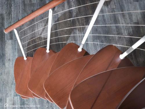 Raumspartreppe Euro Step | Metallfarbe Polar-Weiß | Stufendesign Buche dunkel