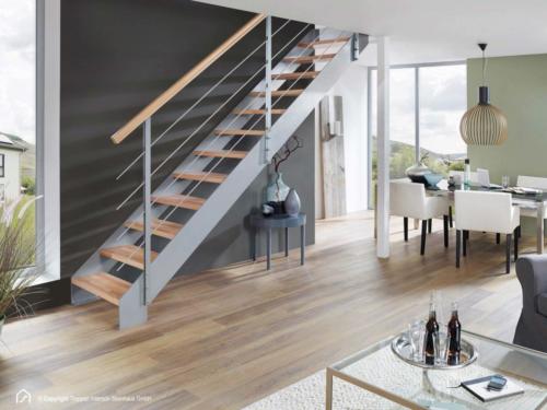 Wangentreppe Intercon Toronto mit geradem Verlauf & Geländer