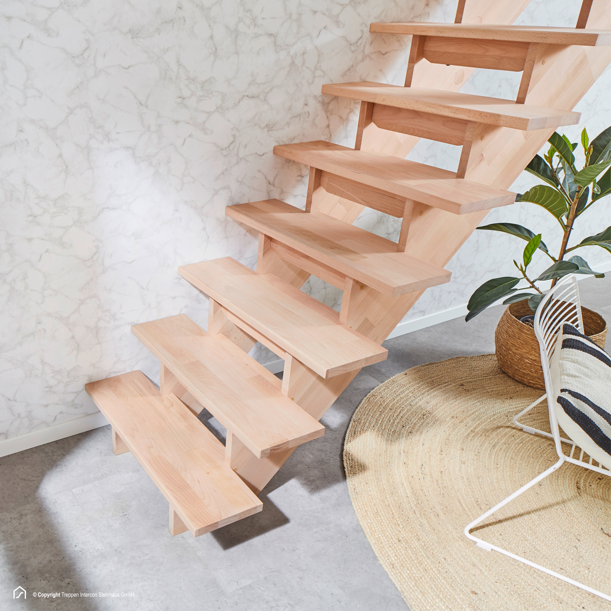 Massivholztreppe Nizza | gerader Verlauf ohne Geländer