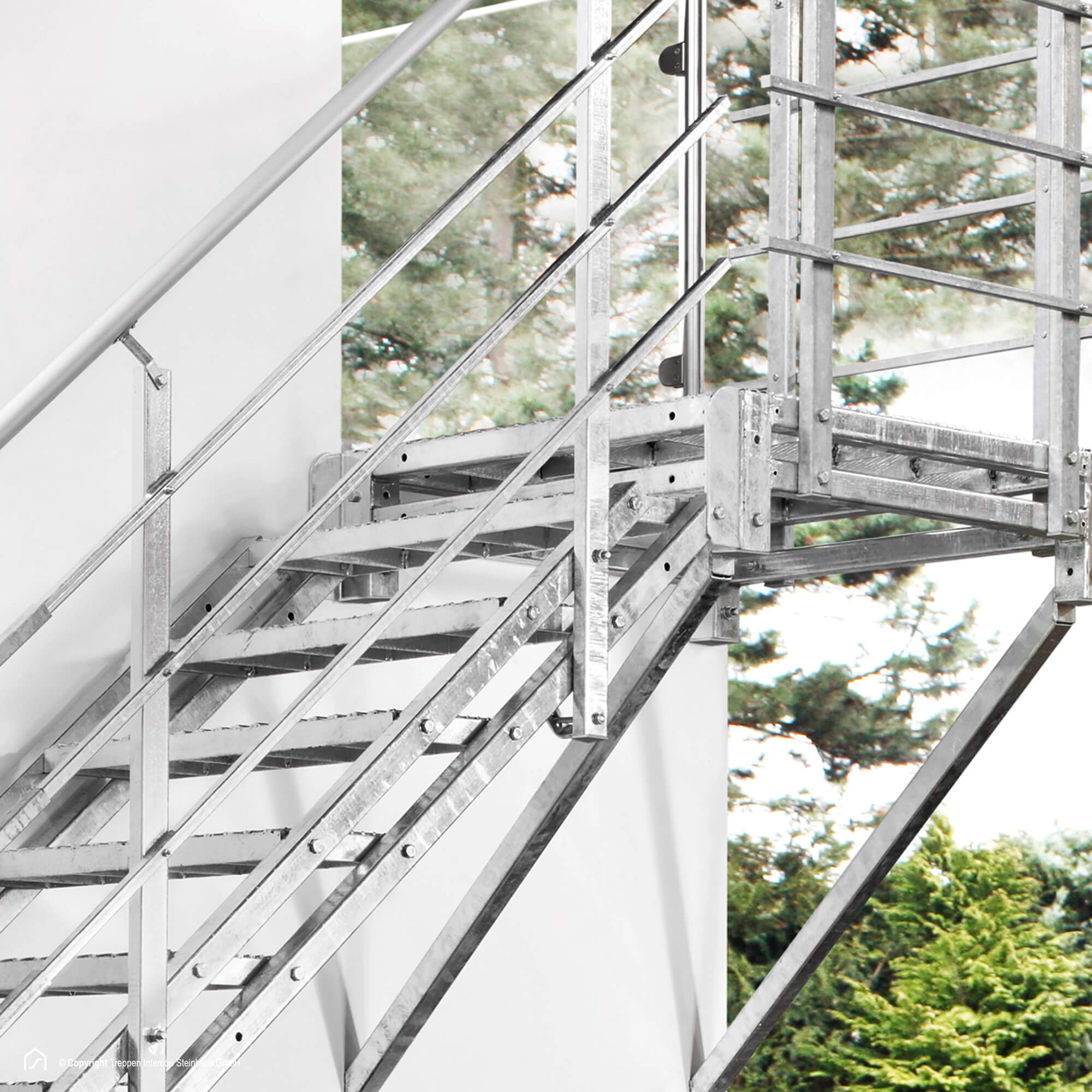 Außentreppe 14 Stufen 90 cm Laufbreite einseitiges Geländer rechts feuerverzinkte Stahltreppe mit 900 mm Stufenlänge als montagefertiger Bausatz Anstellhöhe variabel von 233 cm bis 280 cm Gitterroststufe ST1
