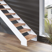 Vorschau: Lasergeschnittene Wangentreppe Intercon® Toronto | gerader Verlauf